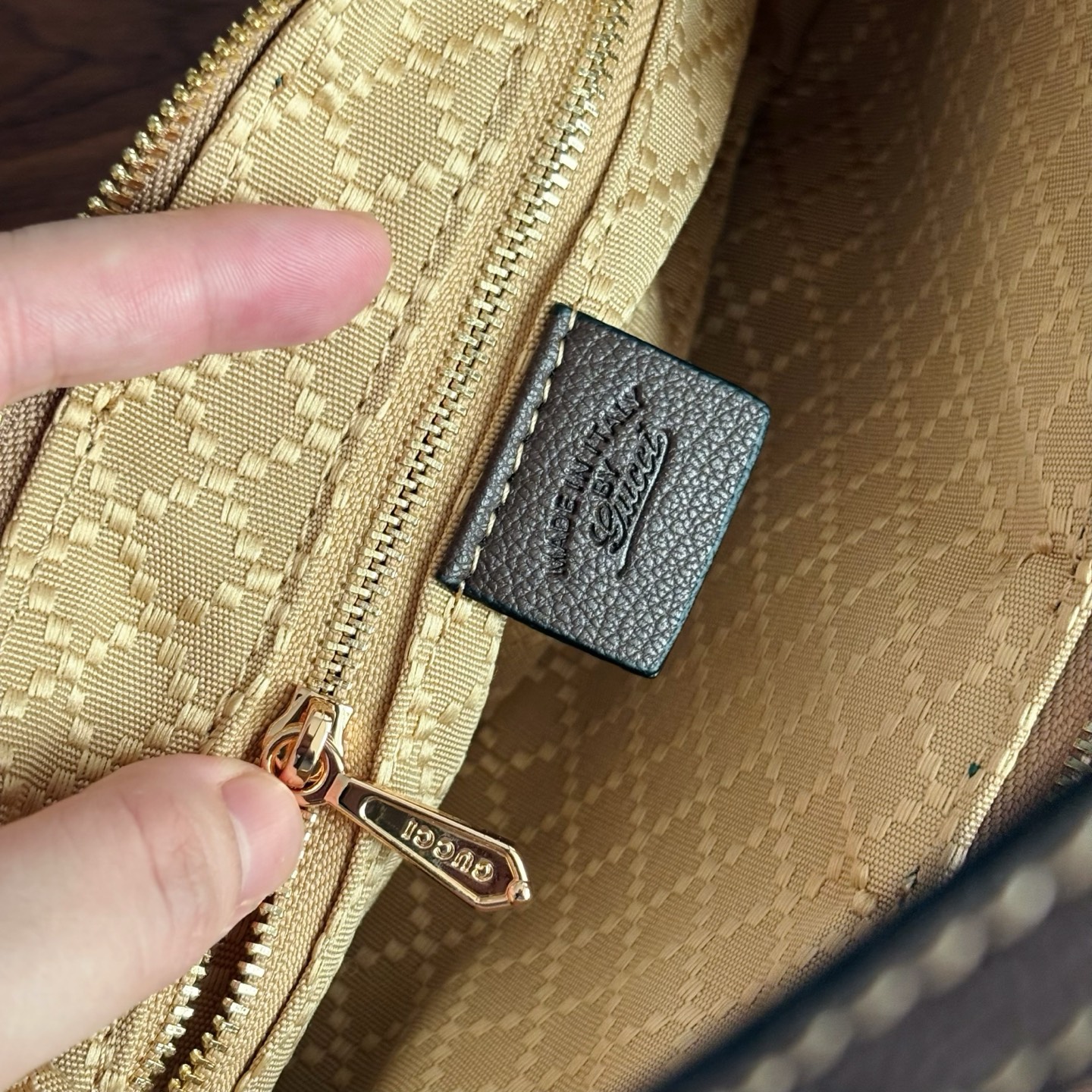 Cheap Gucci AAA Quality Handbags in 210609, $105 USD- [IB210609] - Replica Gucci AAA Quality Handbags