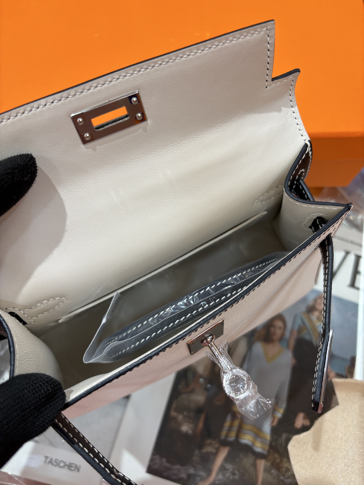 Cheap Hermes  AAA Quality Handbags in 210688, $135 USD- [IB210688] - Replica Hermes  AAA Quality Handbags