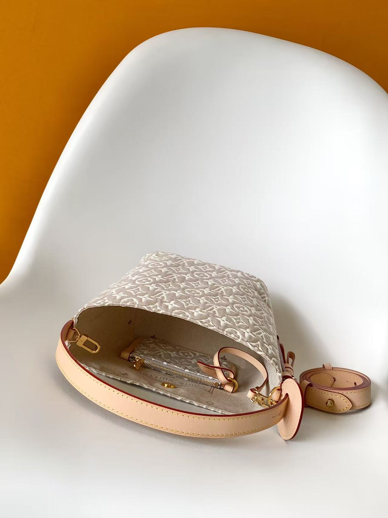 Cheap Louis Vuitton AAA Quality Handbags in 210797, $80 USD- [IB210797] - Replica Louis Vuitton AAA Quality Handbags