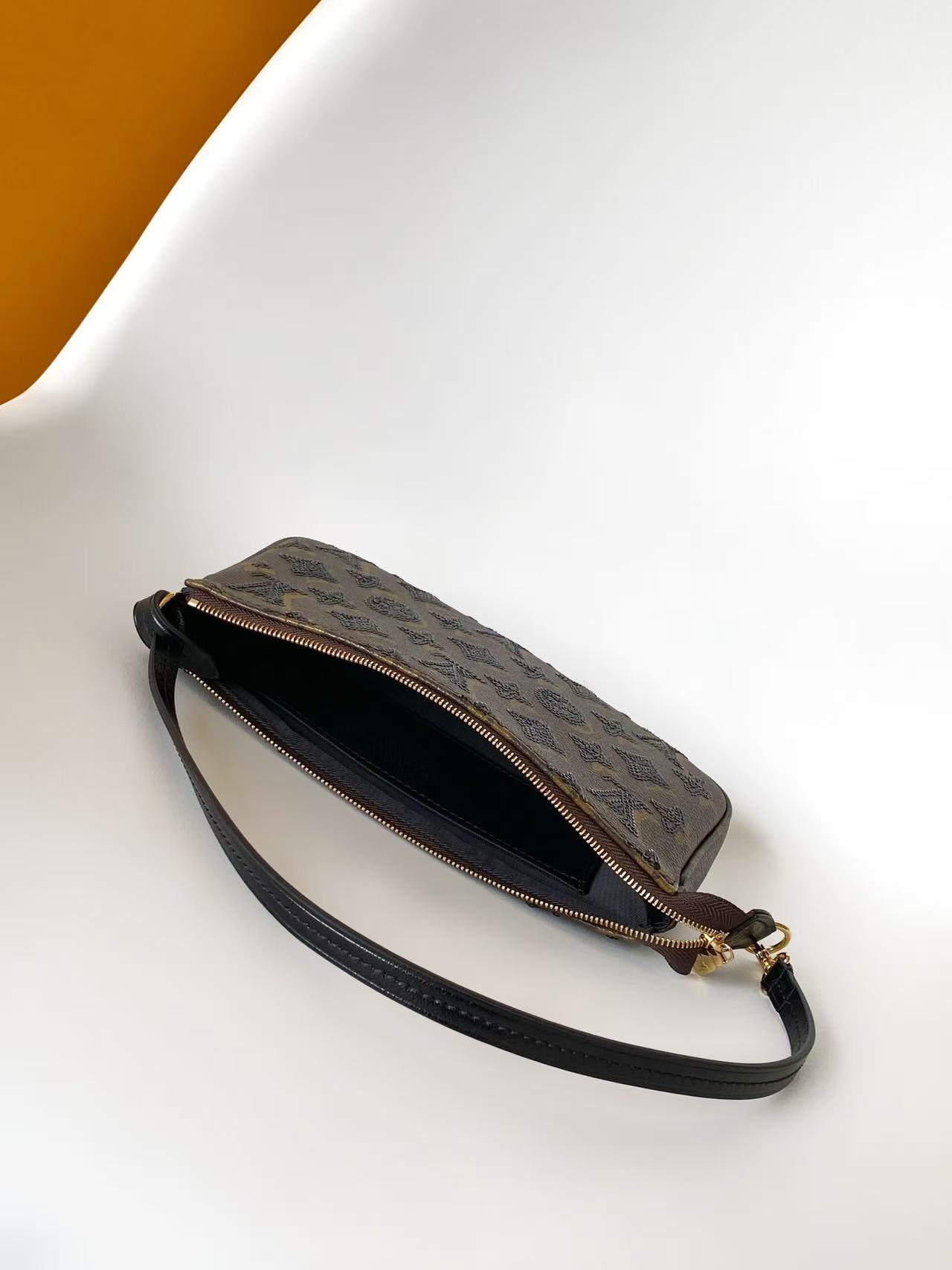 Cheap Louis Vuitton AAA Quality Handbags in 210821, $65 USD- [IB210821] - Replica Louis Vuitton AAA Quality Handbags