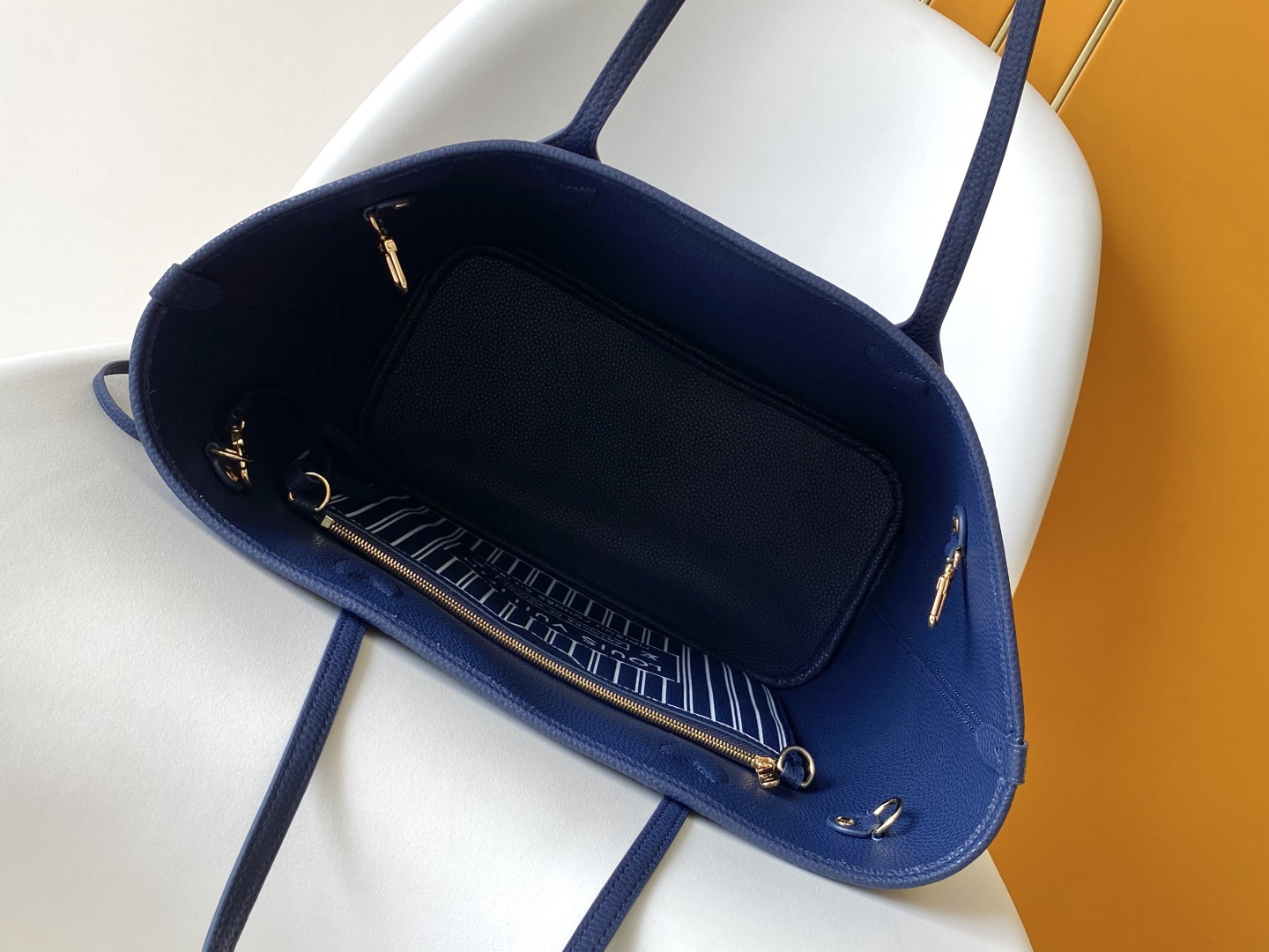 Cheap Louis Vuitton AAA Quality Handbags in 210830, $85 USD- [IB210830] - Replica Louis Vuitton AAA Quality Handbags