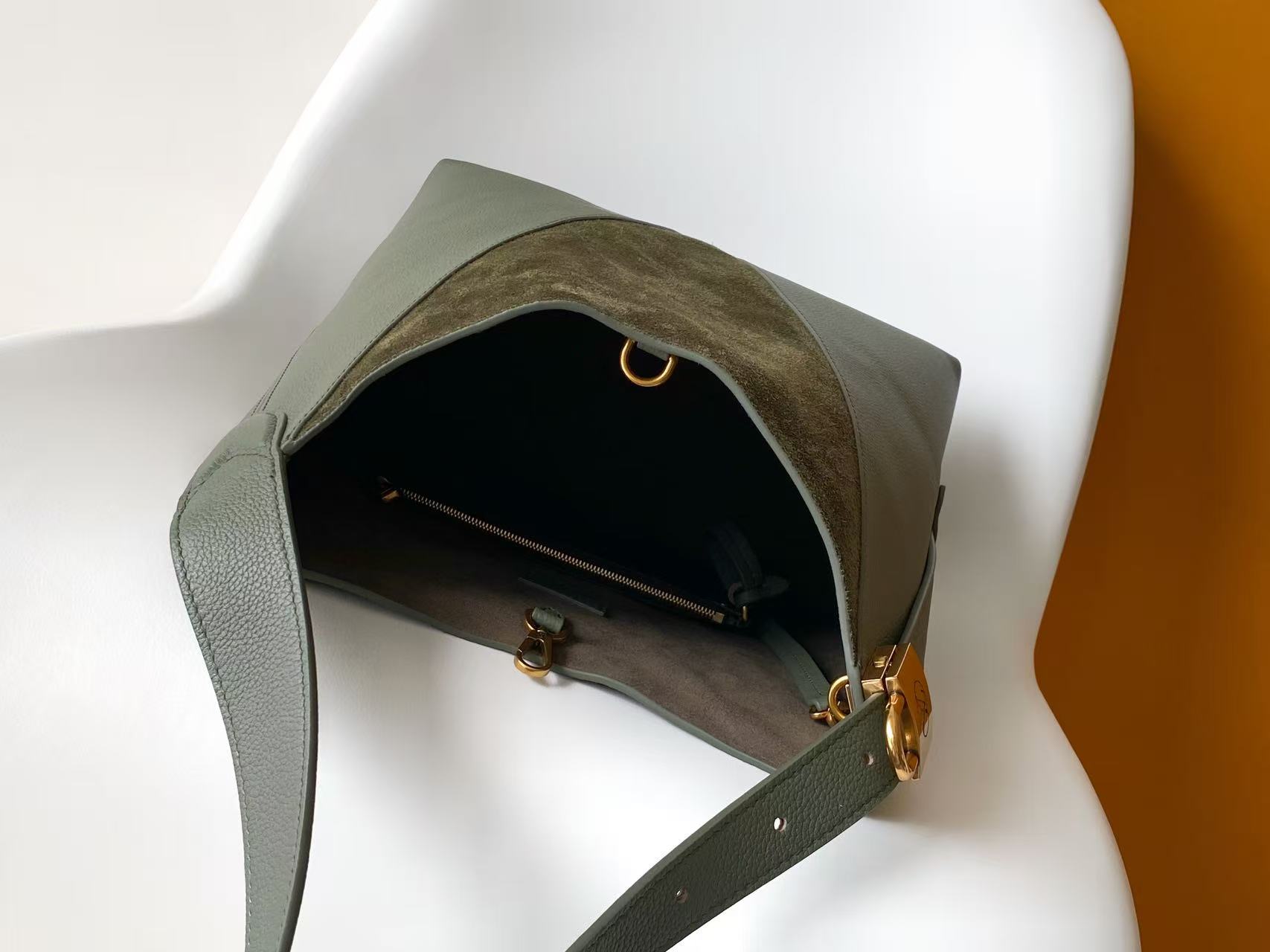 Cheap Louis Vuitton AAA Quality Handbags in 210847, $110 USD- [IB210847] - Replica Louis Vuitton AAA Quality Handbags