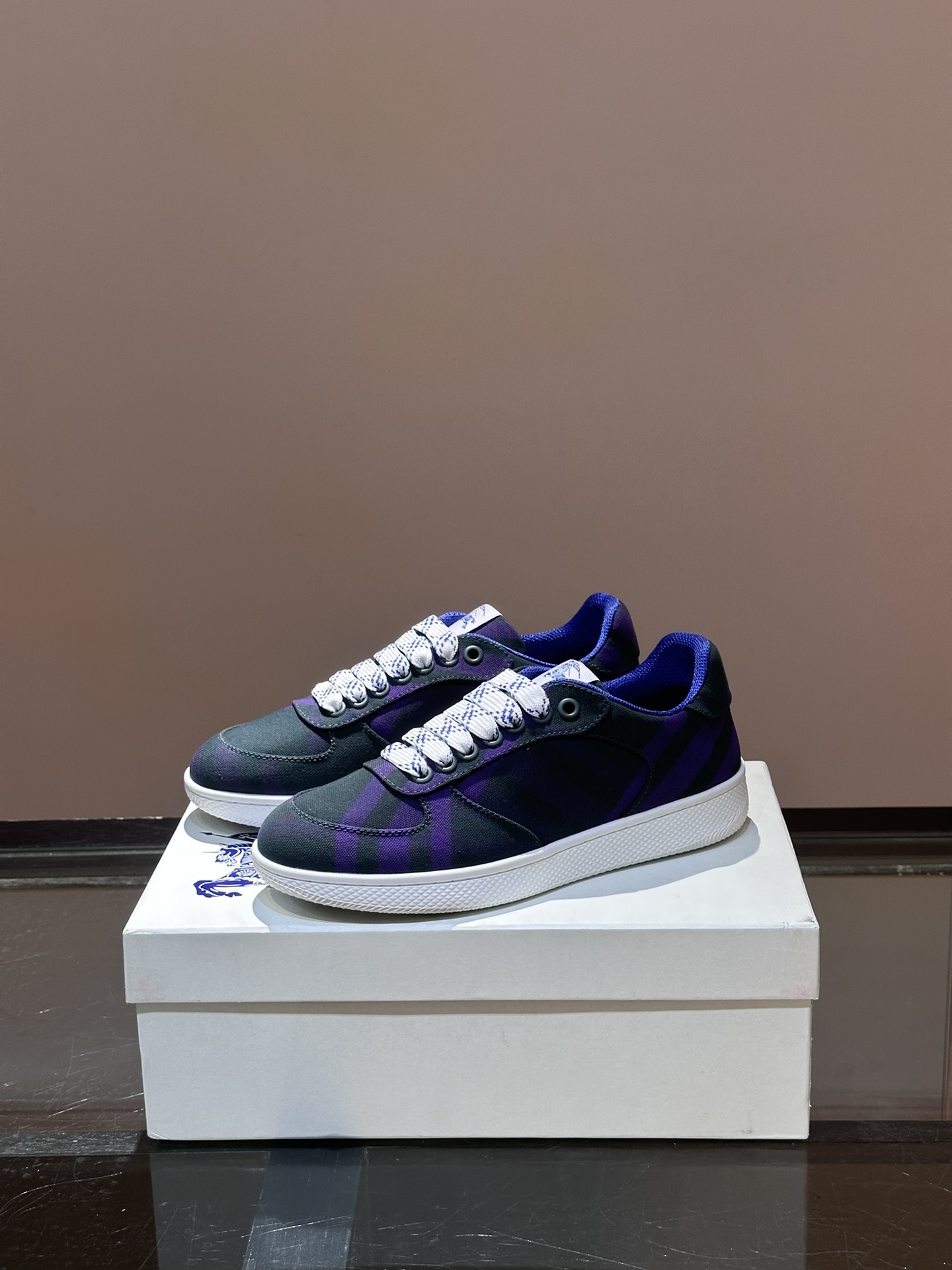 Cheap Burberry Sneakers For Men in 211358, $95 USD- [IB211358] - Replica Burberry Sneakers For Men