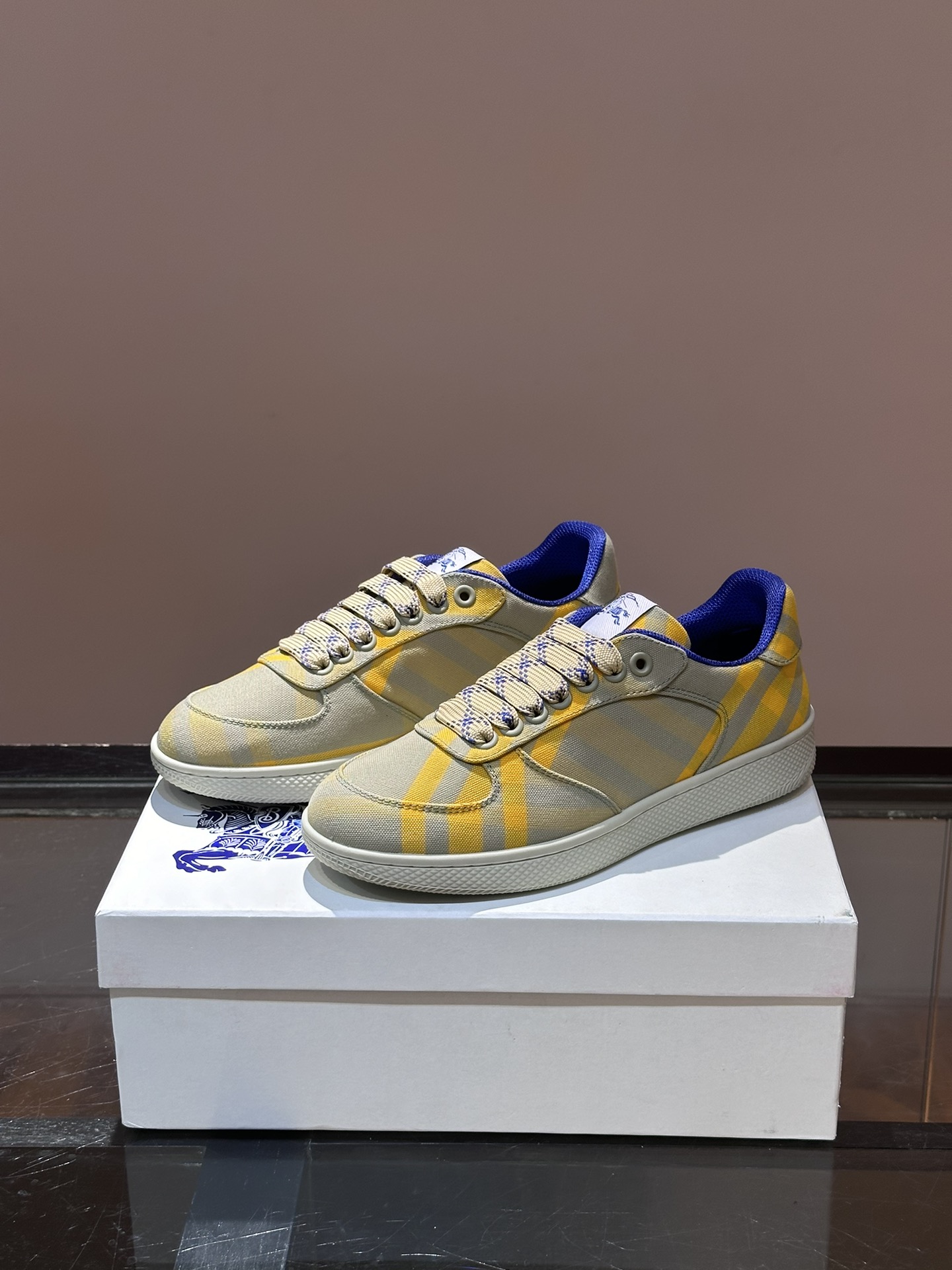 Cheap Burberry Sneakers For Men in 211359, $95 USD- [IB211359] - Replica Burberry Sneakers For Men