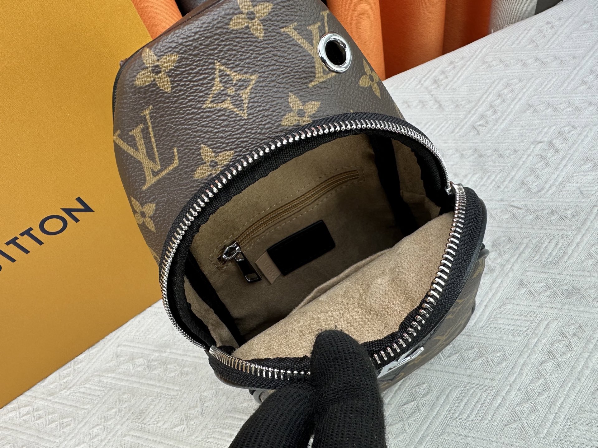 Cheap New Arrivals Louis Vuitton AAA quality Crossbody Bags For Men in 211837, $75 USD- [IB211837] - Replica Louis Vuitton AAA+++ bags For Men