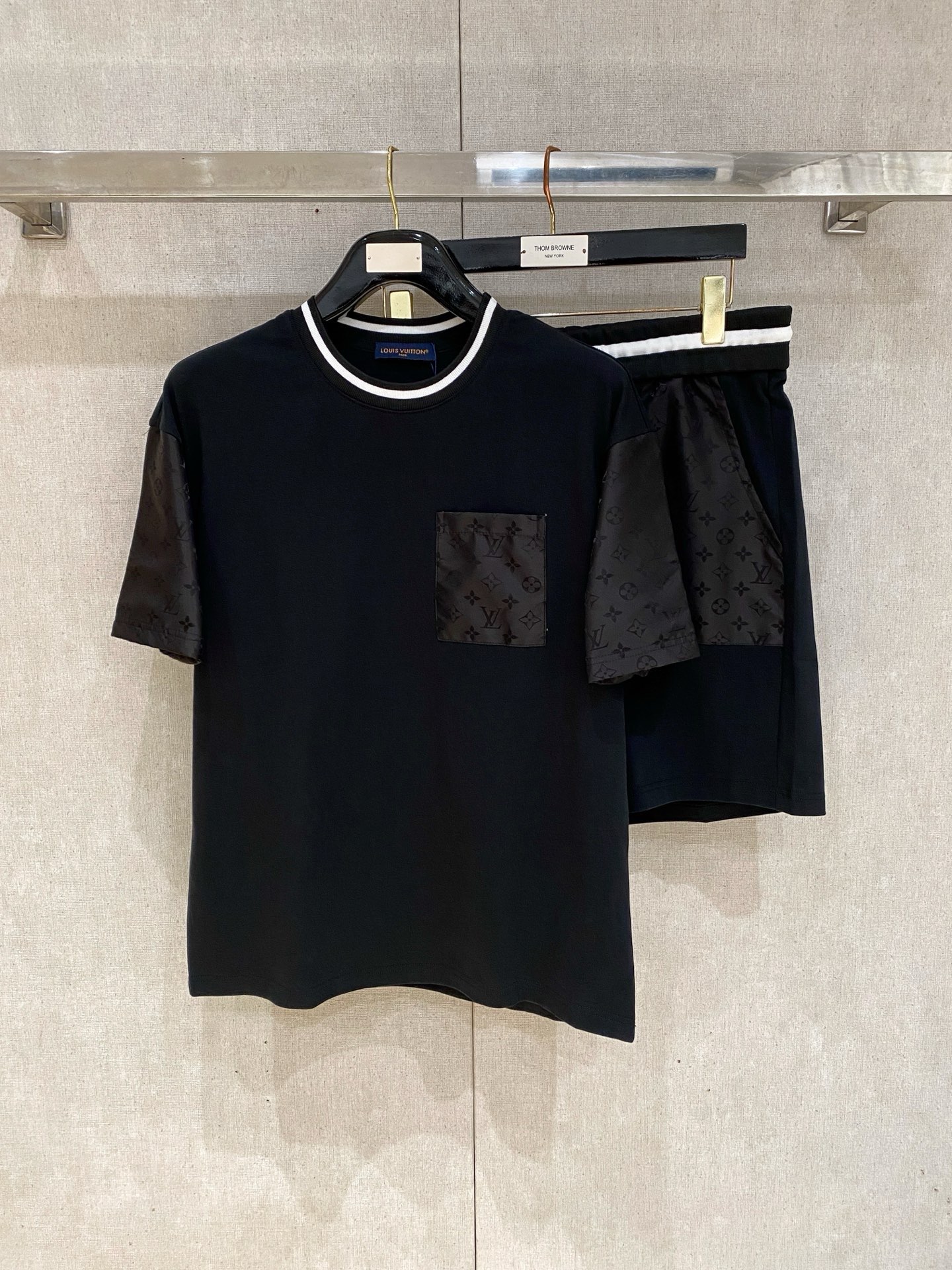 Cheap Louis Vuitton Short Tracksuits For Men in 211877, $55 USD- [IB211877] - Replica Louis Vuitton Short Tracksuits For Men