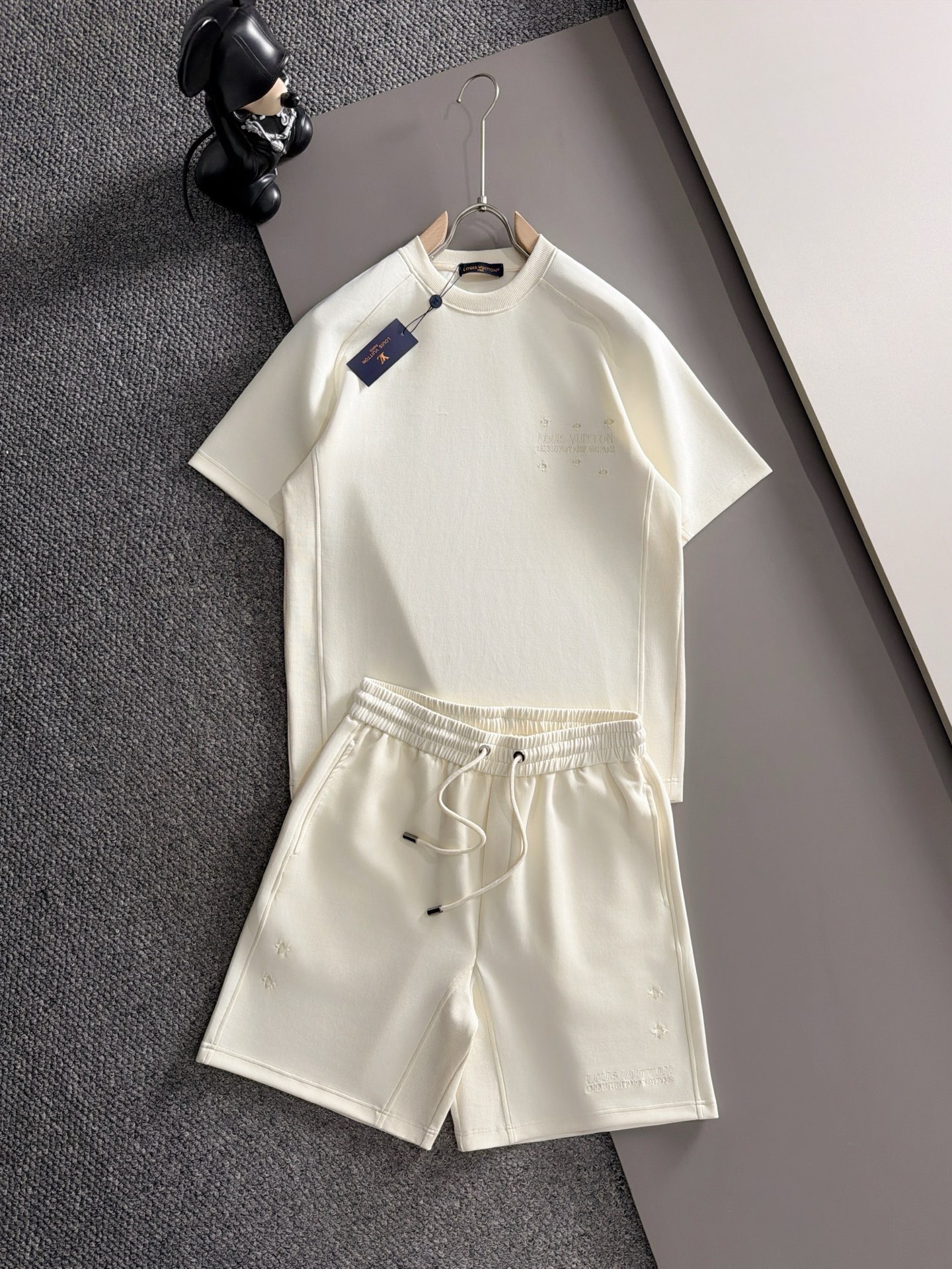 Cheap Louis Vuitton Short Tracksuits For Men in 211891, $55 USD- [IB211891] - Replica Louis Vuitton Short Tracksuits For Men