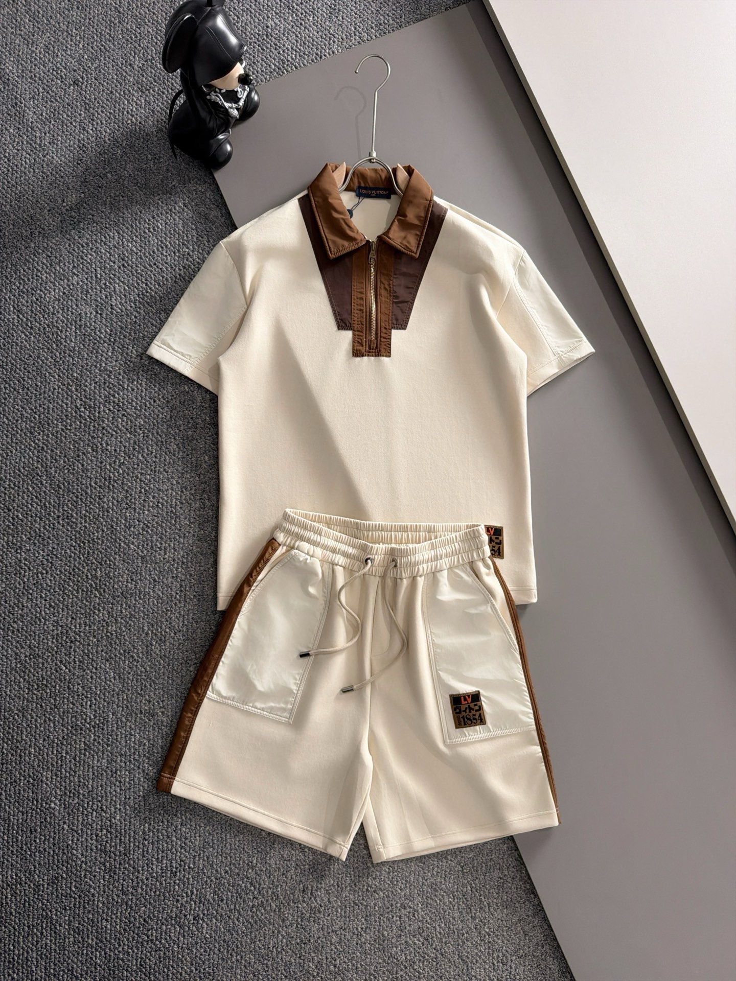 Cheap Louis Vuitton Short Tracksuits For Men in 211893, $55 USD- [IB211893] - Replica Louis Vuitton Short Tracksuits For Men