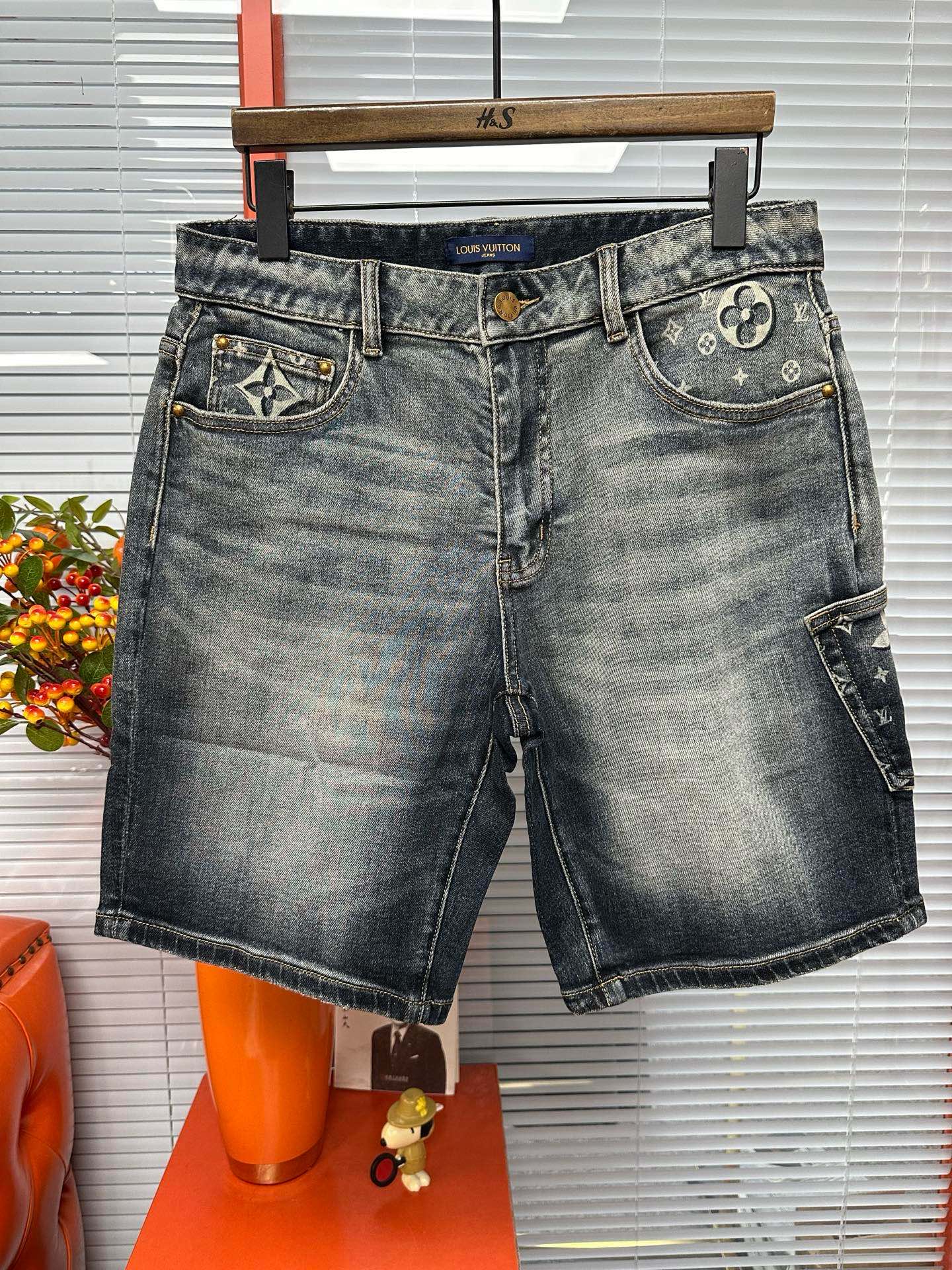 Cheap Louis Vuitton Short Jeans For Men in 212883, $65 USD- [IB212883] - Replica Louis Vuitton Short Jeans For Men