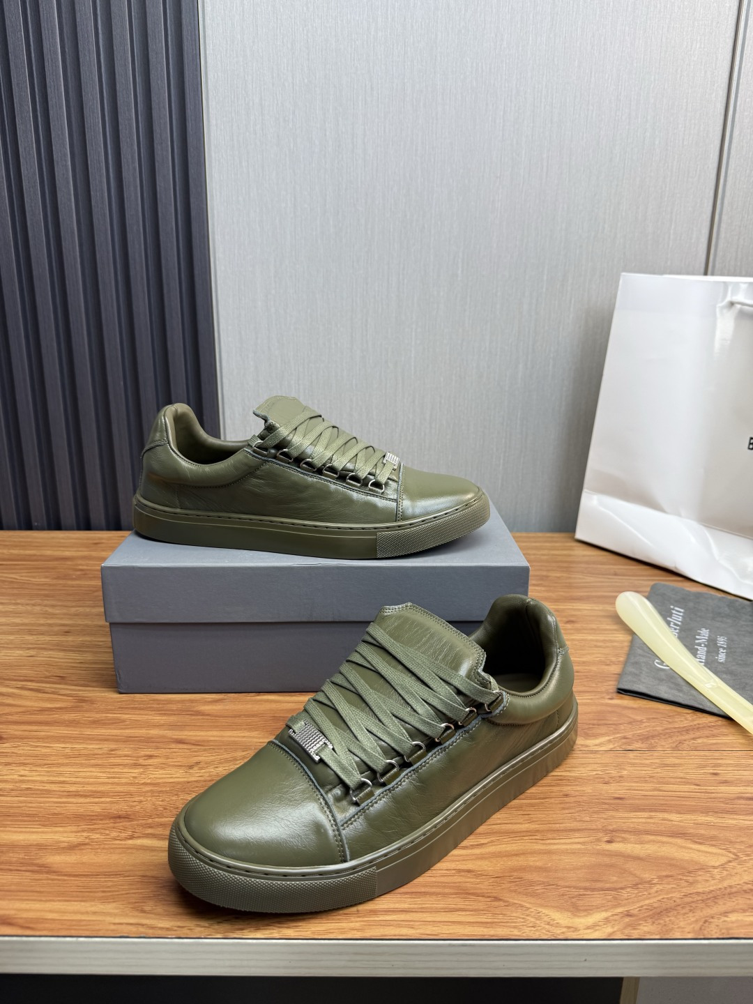 Cheap Balenciaga Sneakers For Men in 212940, $75 USD- [IB212940] - Replica Balenciaga Sneakers For Men