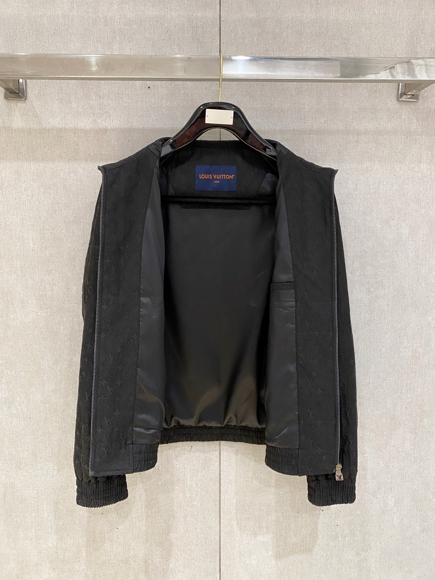 Cheap Louis Vuitton Thin Jackets For Men in 213701, $120 USD- [IB213701] - Replica Louis Vuitton Thin Jackets For Men