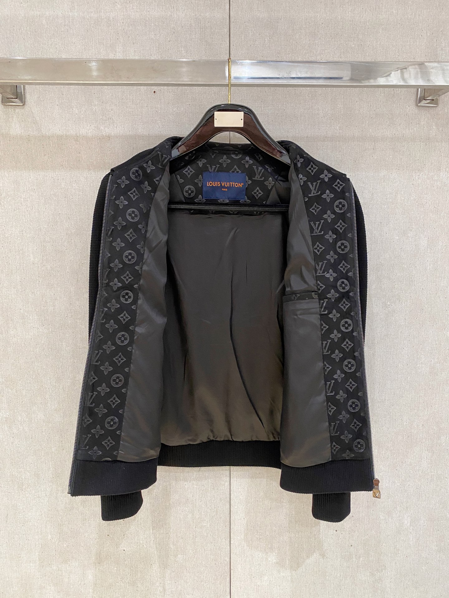 Cheap Louis Vuitton Thick Jackets For Men in 213702, $130 USD- [IB213702] - Replica Louis Vuitton Thick Jackets For Men