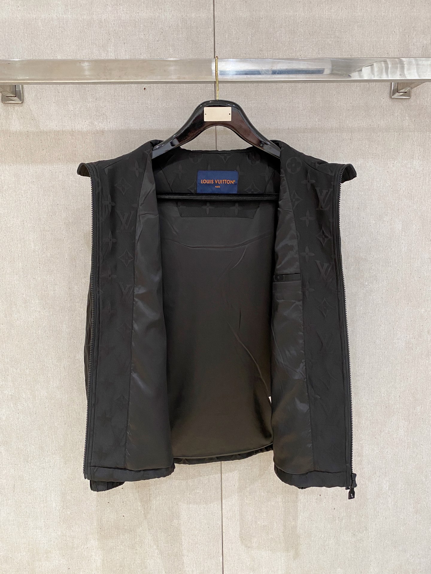 Cheap Louis Vuitton Thin Jackets For Men in 213703, $120 USD- [IB213703] - Replica Louis Vuitton Thin Jackets For Men