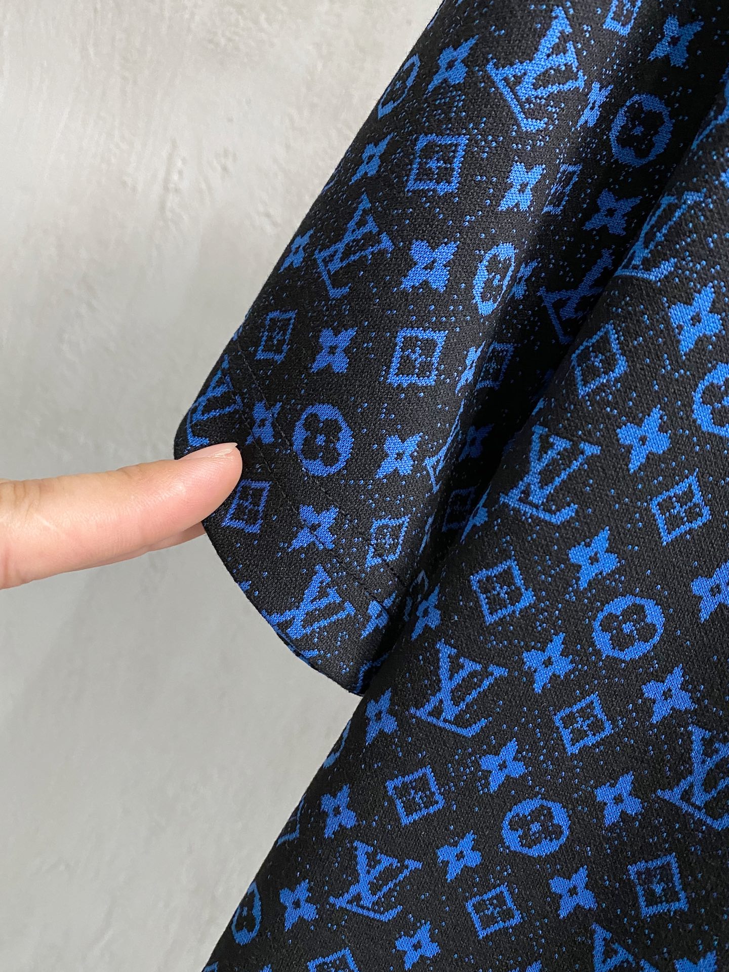 Cheap Louis Vuitton T-Shirts for Men in 213717, $35 USD- [IB213717] - Replica Louis Vuitton T-Shirts for Men