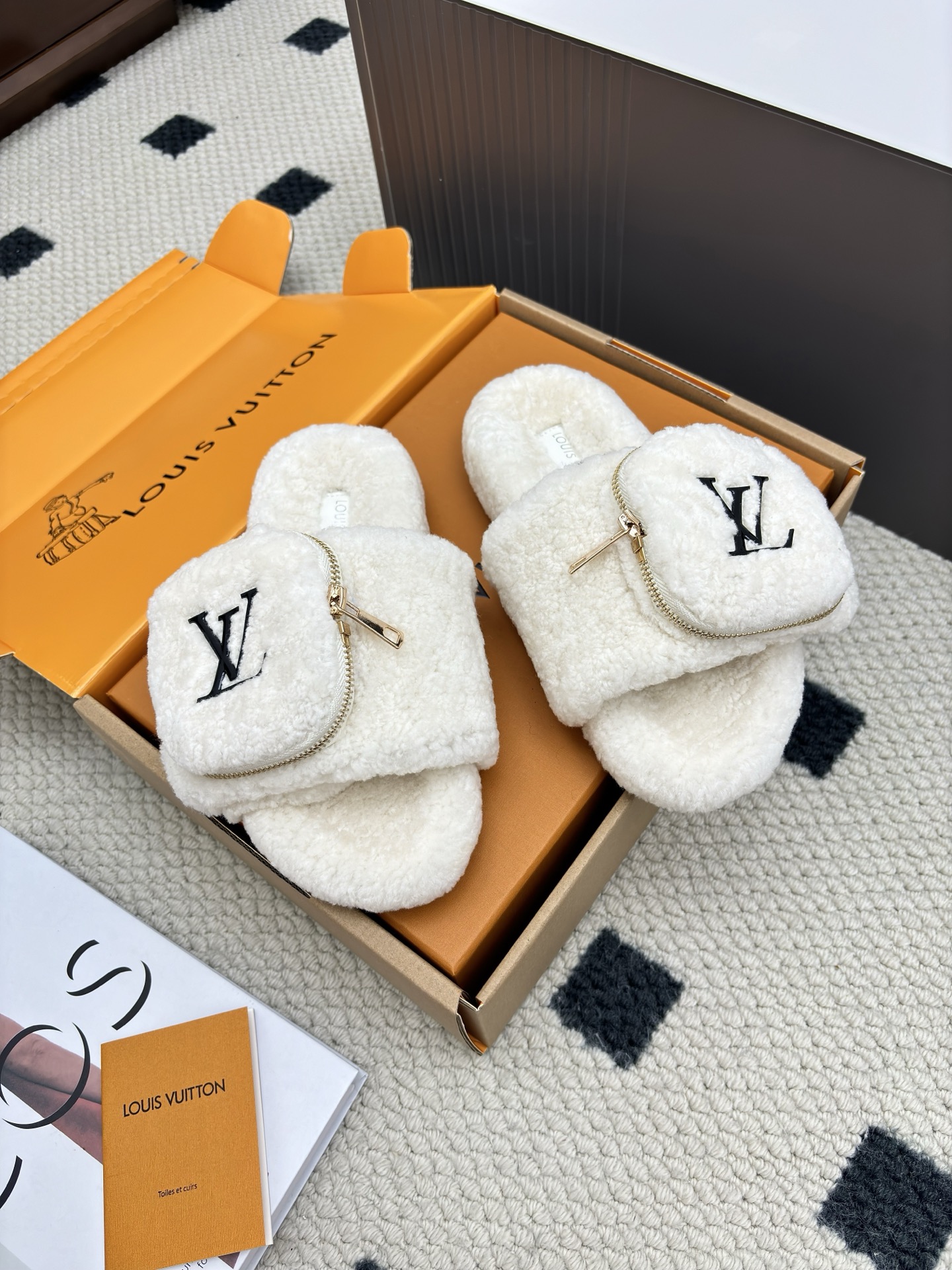 Cheap Louis Vuitton Slippers For Women in 213764, $60 USD- [IB213764] - Replica Louis Vuitton Slippers For Women