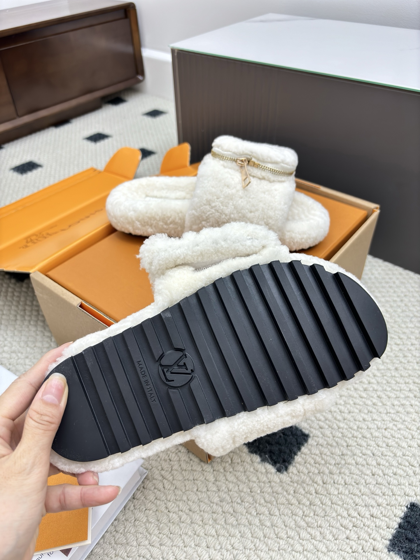 Cheap Louis Vuitton Slippers For Women in 213764, $60 USD- [IB213764] - Replica Louis Vuitton Slippers For Women