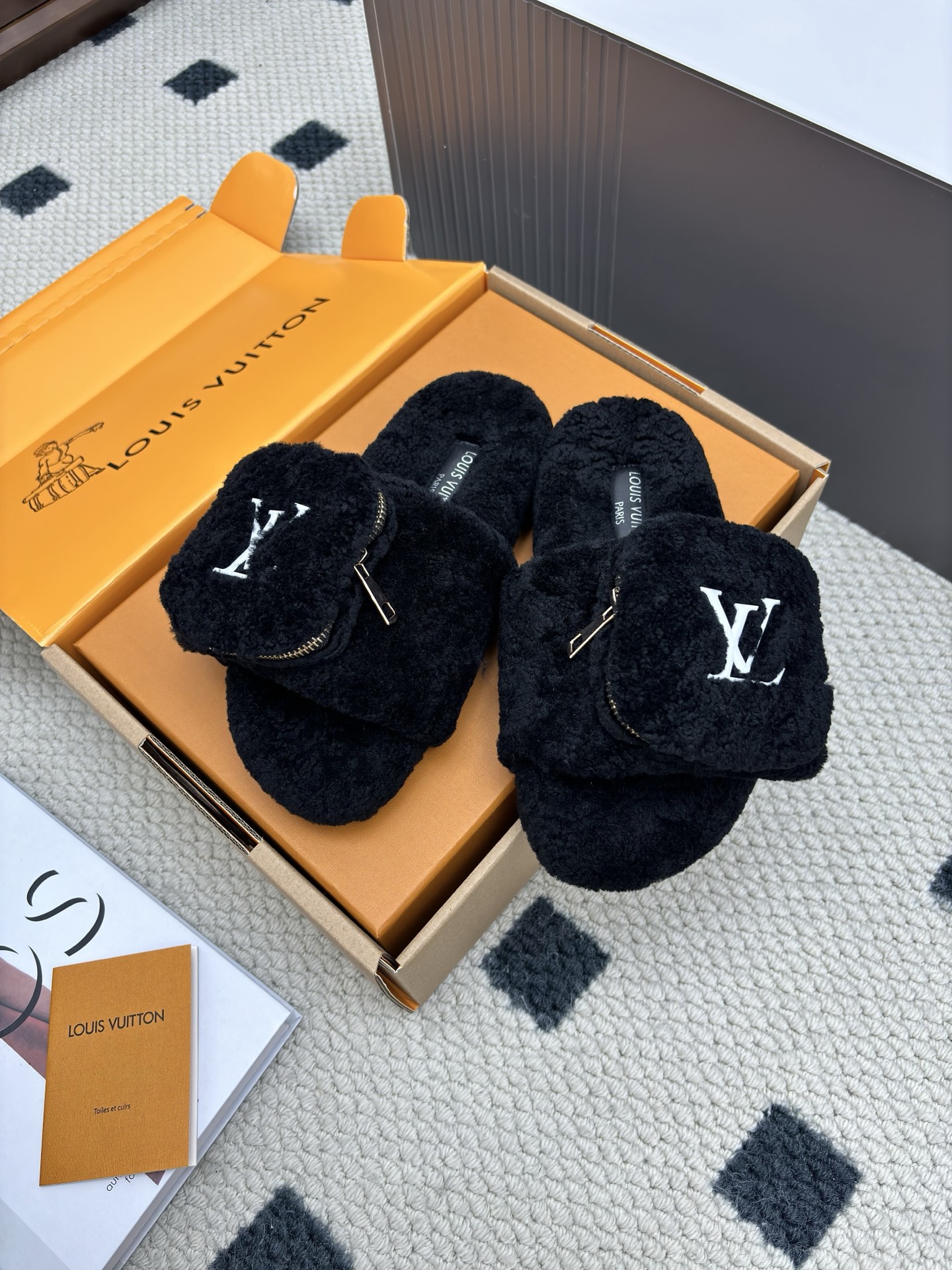 Cheap Louis Vuitton Slippers For Women in 213765, $60 USD- [IB213765] - Replica Louis Vuitton Slippers For Women