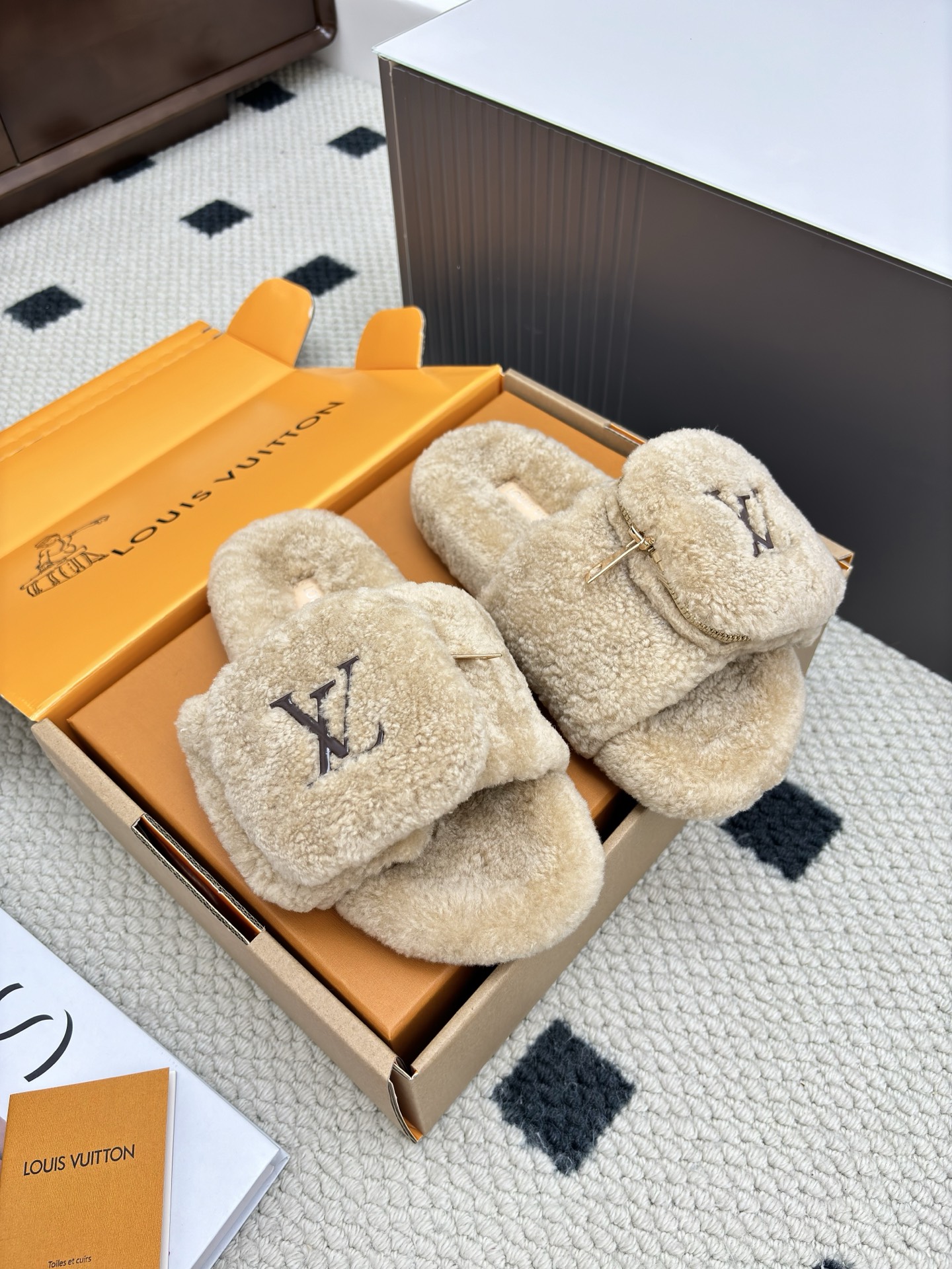 Cheap Louis Vuitton Slippers For Women in 213766, $60 USD- [IB213766] - Replica Louis Vuitton Slippers For Women