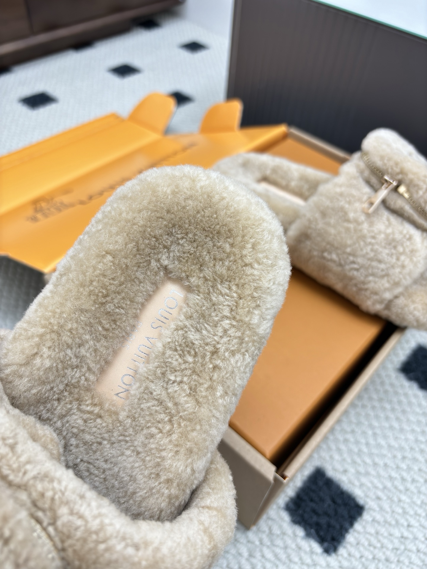 Cheap Louis Vuitton Slippers For Women in 213766, $60 USD- [IB213766] - Replica Louis Vuitton Slippers For Women