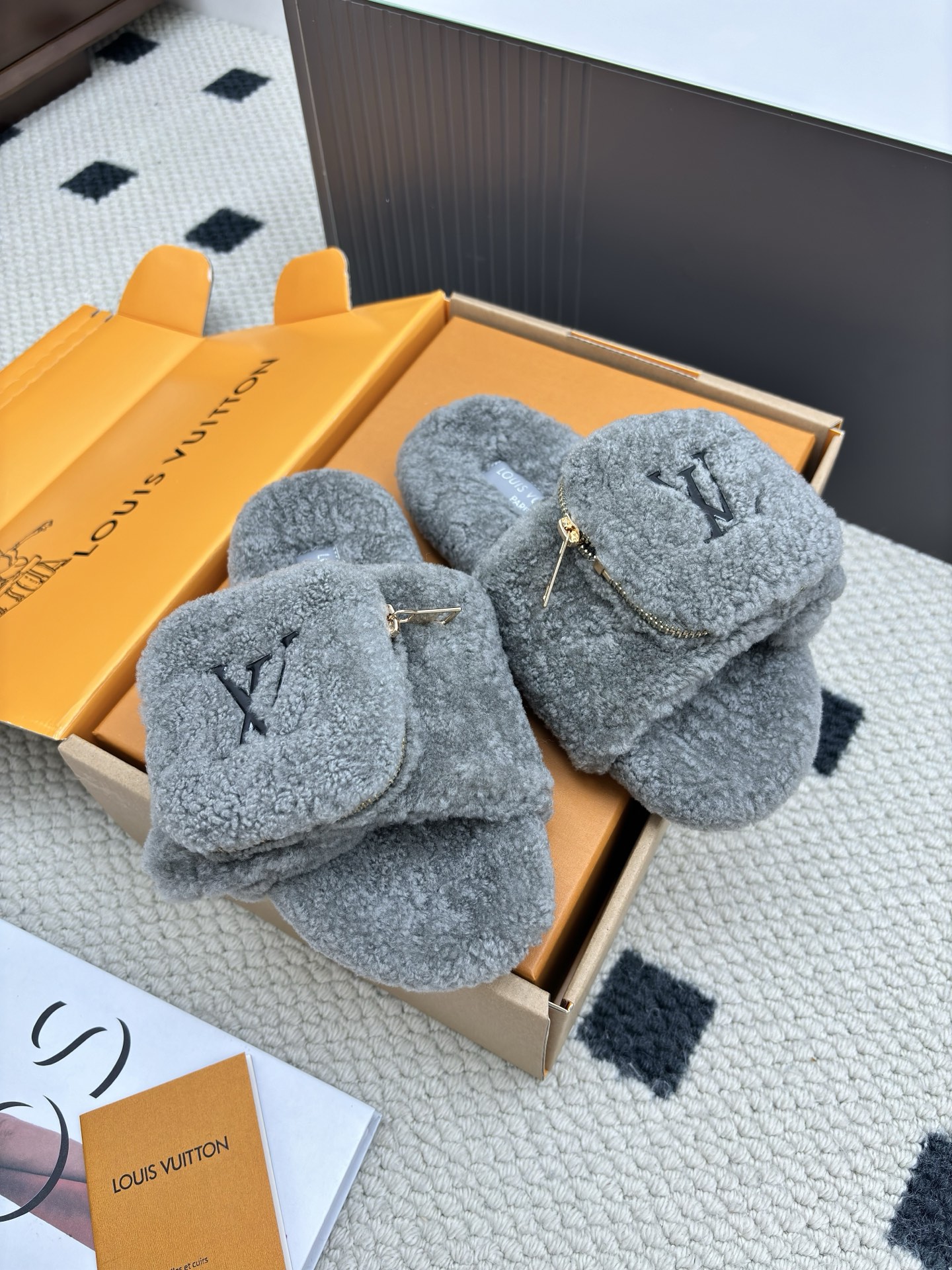 Cheap Louis Vuitton Slippers For Women in 213767, $60 USD- [IB213767] - Replica Louis Vuitton Slippers For Women