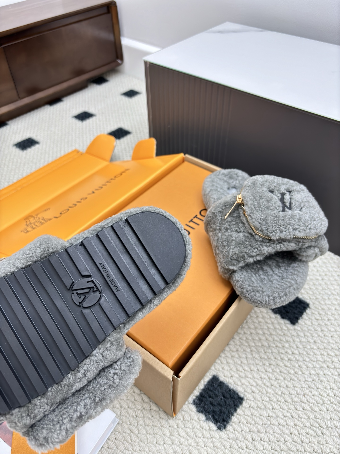 Cheap Louis Vuitton Slippers For Women in 213767, $60 USD- [IB213767] - Replica Louis Vuitton Slippers For Women