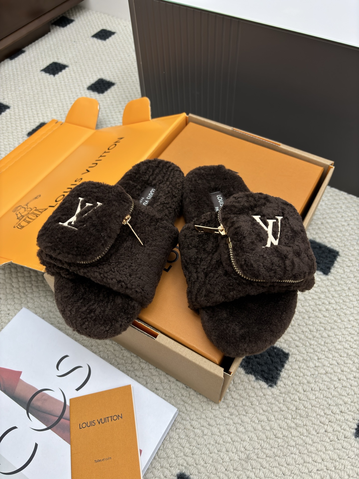 Cheap Louis Vuitton Slippers For Women in 213768, $60 USD- [IB213768] - Replica Louis Vuitton Slippers For Women