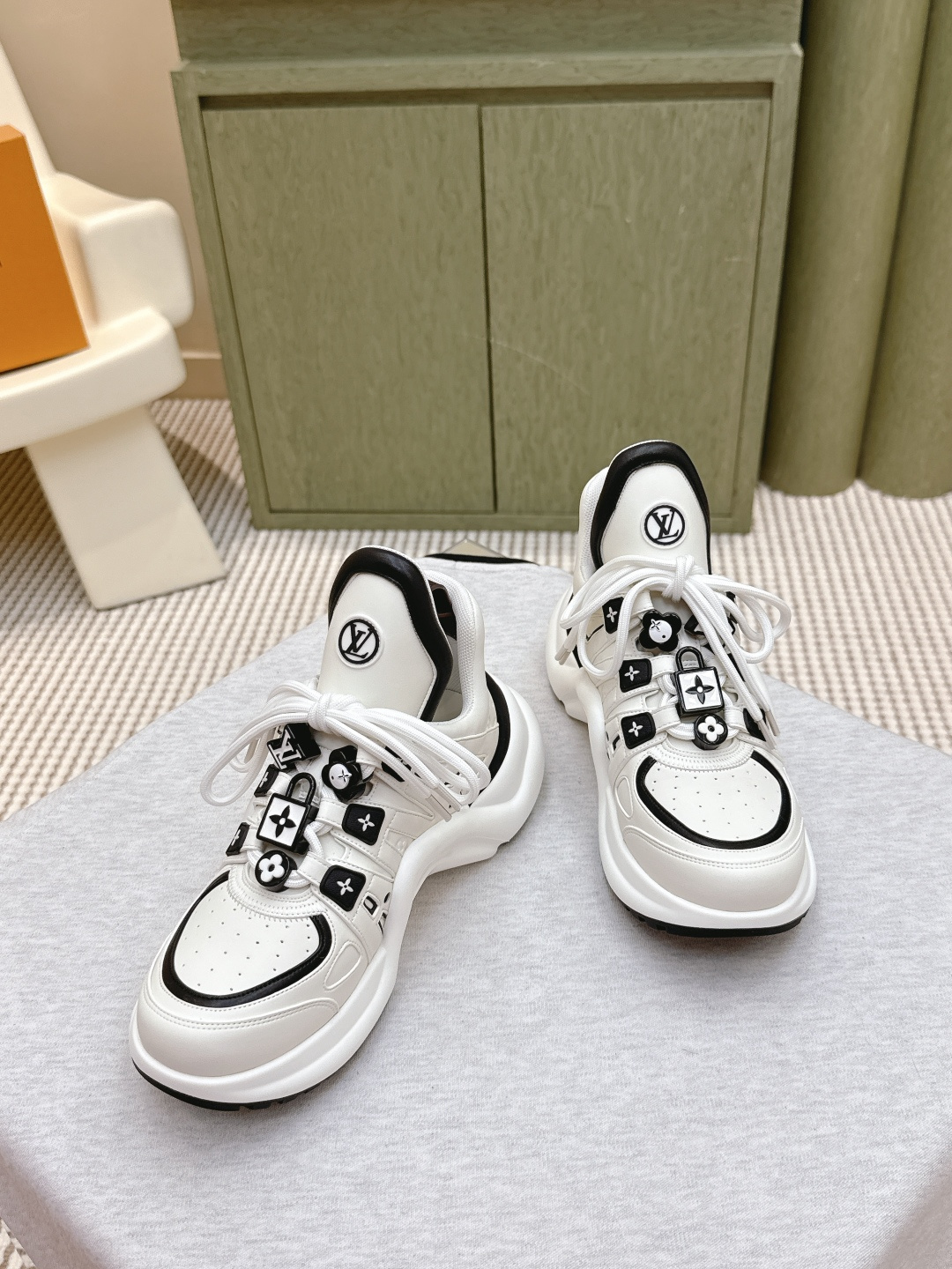 Cheap Louis Vuitton Sneakers for women in 213773, $120 USD- [IB213773] - Replica Louis Vuitton Sneakers for women