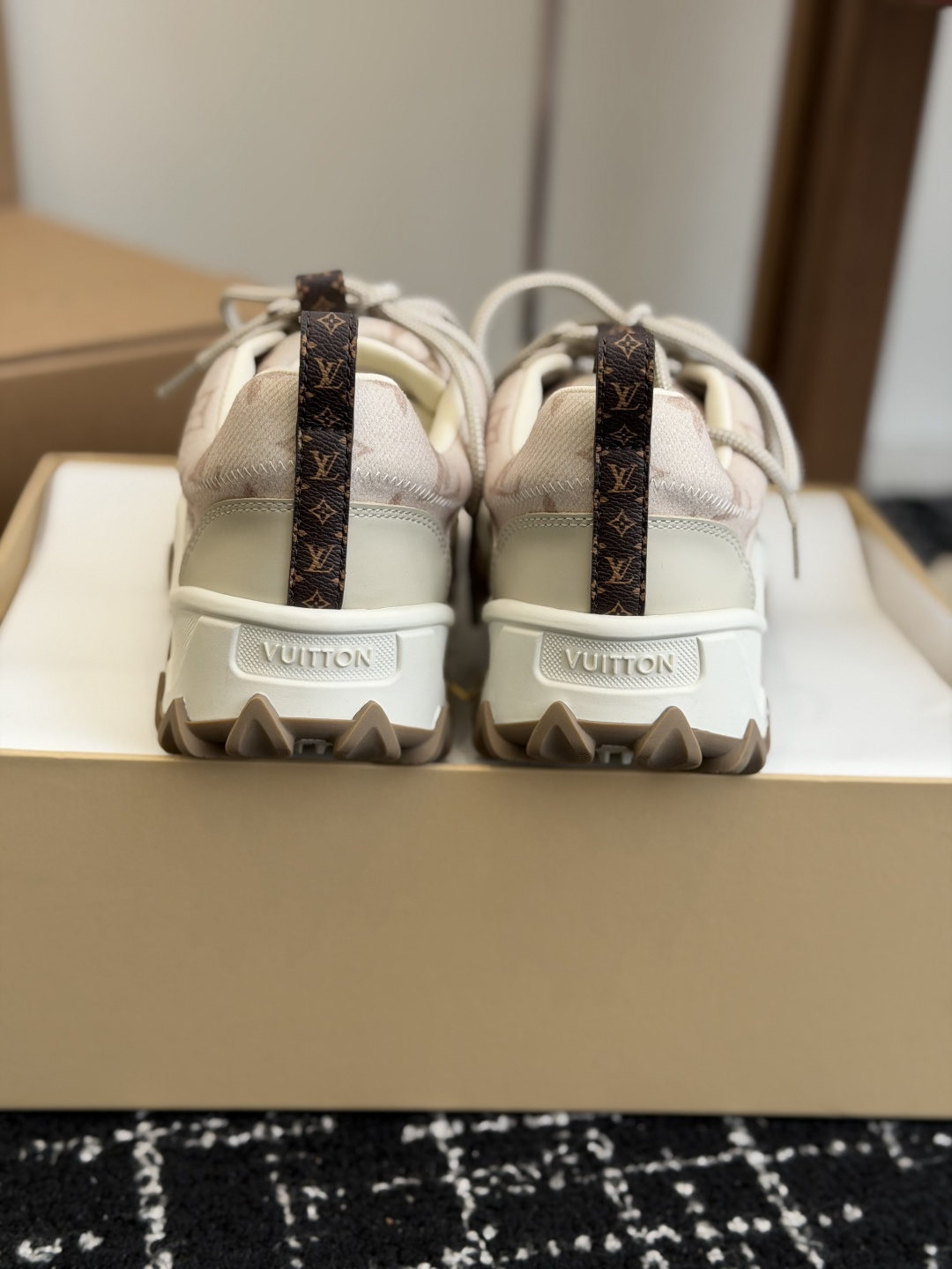 Cheap Louis Vuitton Sneakers for women in 213794, $120 USD- [IB213794] - Replica Louis Vuitton Sneakers for women