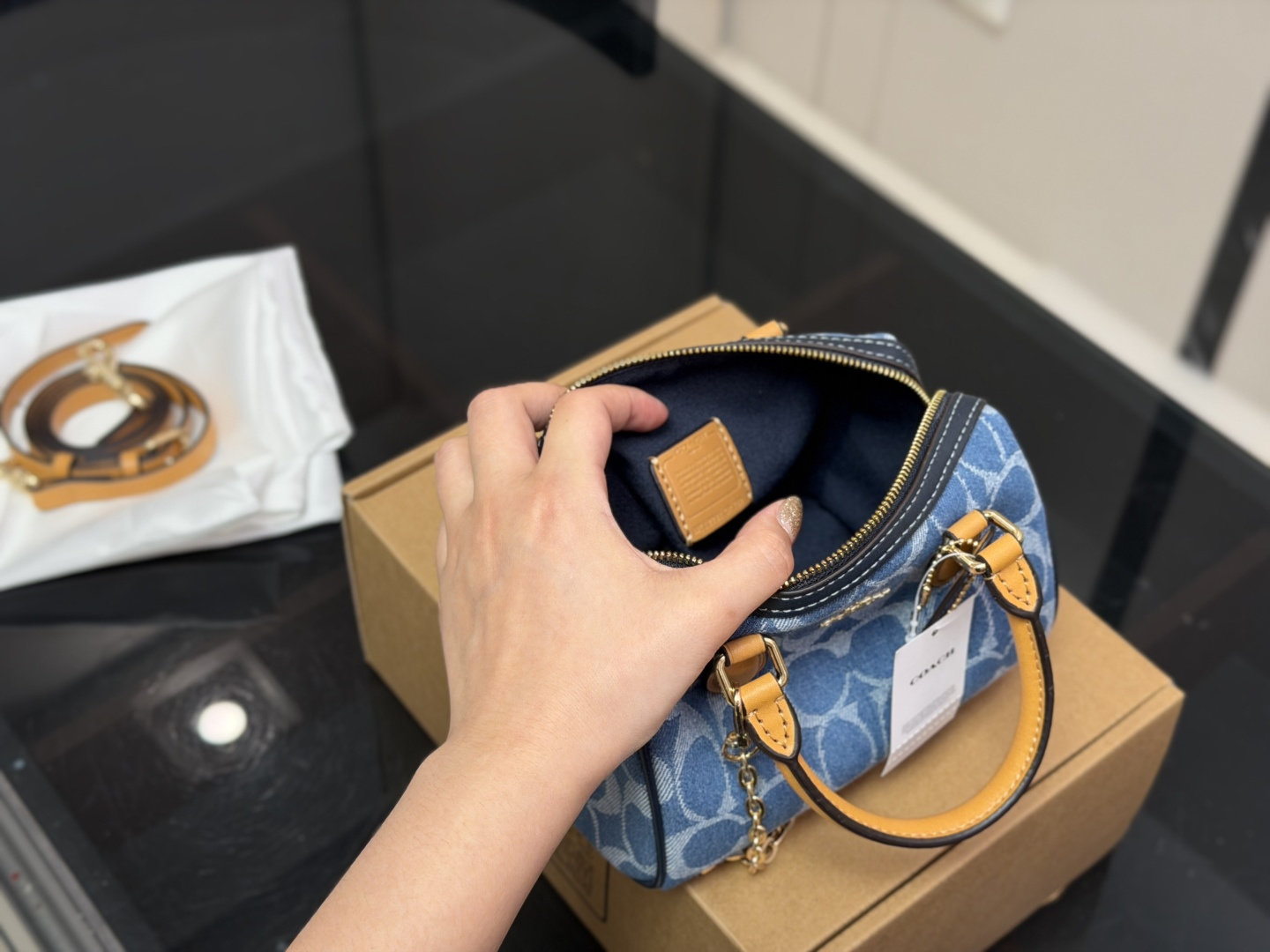 Cheap Coach Cross Bags in 213997, $50 USD- [IB213997] - Replica Coach Cross Bags