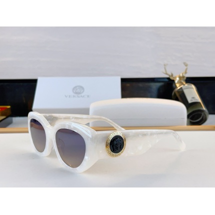 Versace AAA Quality Sunglasses in 214870