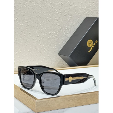 Versace AAA Quality Sunglasses in 214904