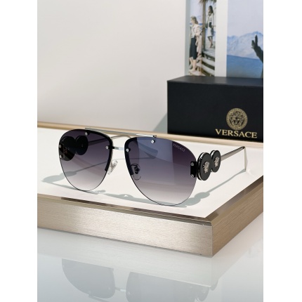 Versace AAA Quality Sunglasses in 214923