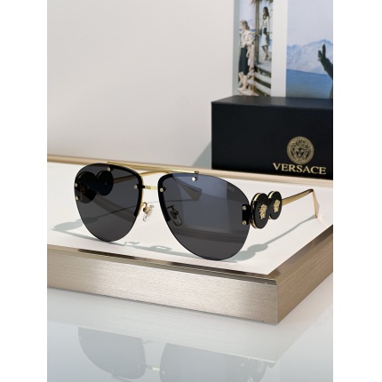 Versace AAA Quality Sunglasses in 214925