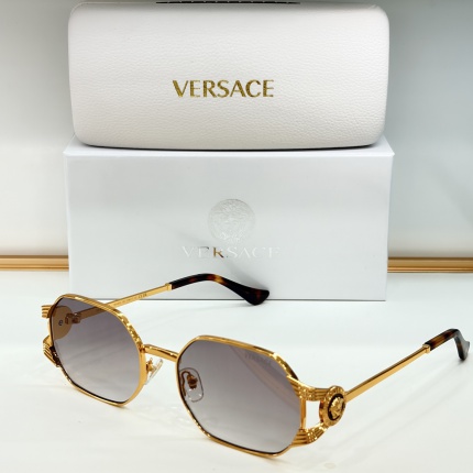Versace AAA Quality Sunglasses in 214936