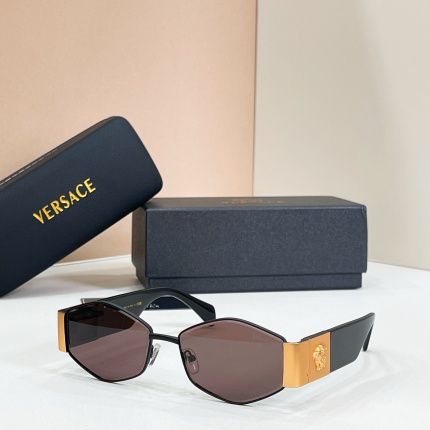 Versace AAA Quality Sunglasses in 214940
