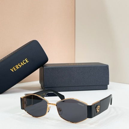 Versace AAA Quality Sunglasses in 214942
