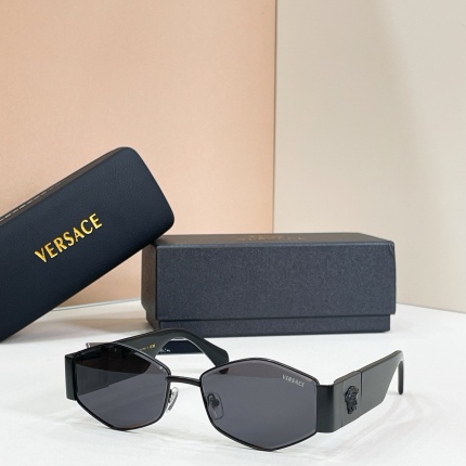 Versace AAA Quality Sunglasses in 214944