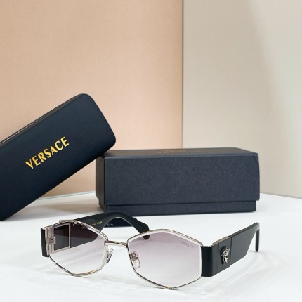 Versace AAA Quality Sunglasses in 214945