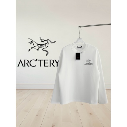 ARC TERYX Long-Sleeved T-Shirt for Men in 215358