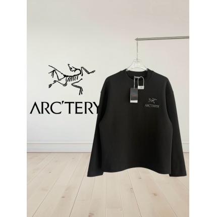 ARC TERYX Long-Sleeved T-Shirt for Men in 215359