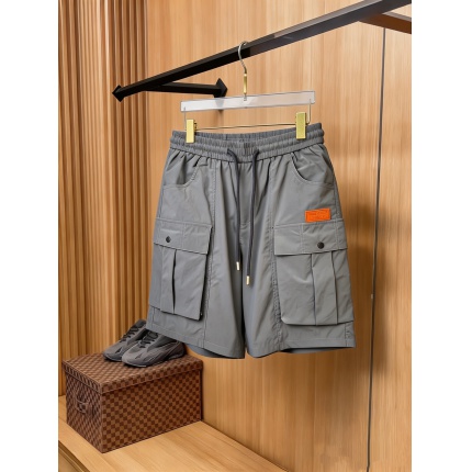 Gucci Short Pants For Men in 215750