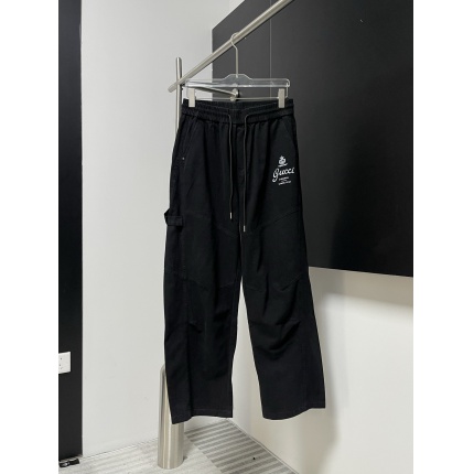 Gucci Short Pants For Men in 215760