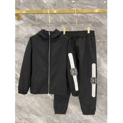 Gucci Tracksuits for Men in 216135