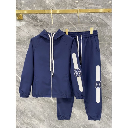 Gucci Tracksuits for Men in 216136