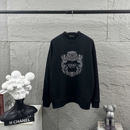 Versace  Long-Sleeved T-Shirts for Men in 216611
