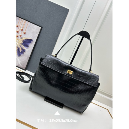 Balenciaga high quality Handbags in 216653