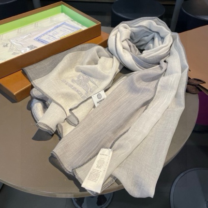 New Burberry high-quality scarf in 216747
