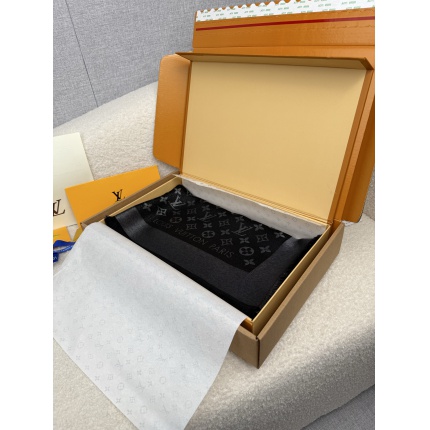 New Louis Vuitton high-quality scarf in 217020
