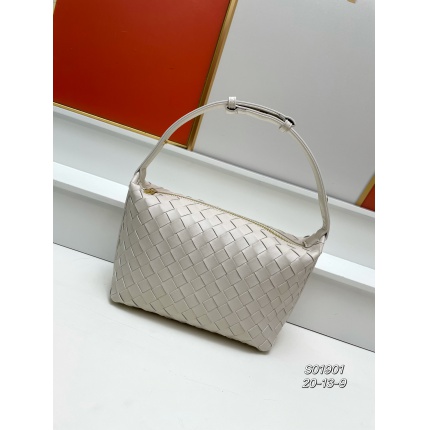 New Bottegana Veneta lunch box bag in 217329