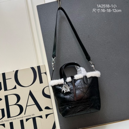 New Dior high-quality handbag in 217401